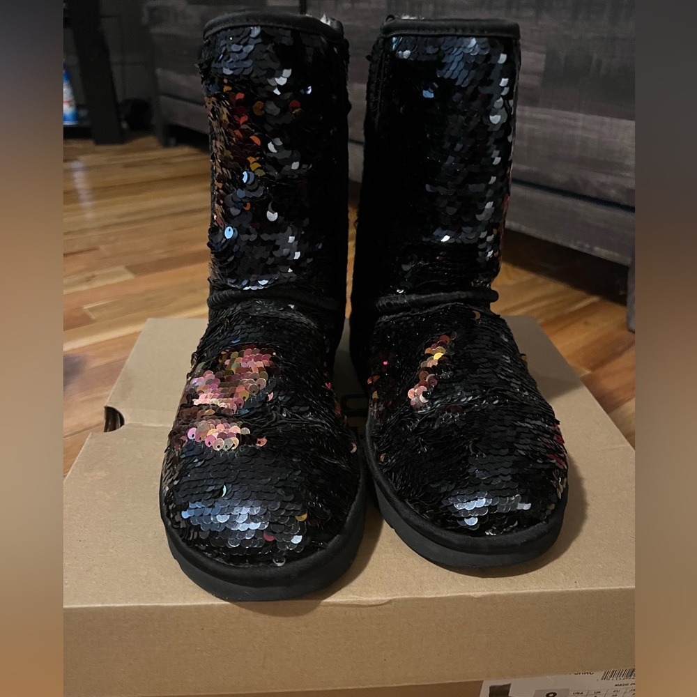 Ugg classic short sequin